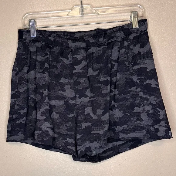 Lululemon Athletica Surge 6” Camo Athletic Shorts with Liner Size Large - Picture 2 of 8